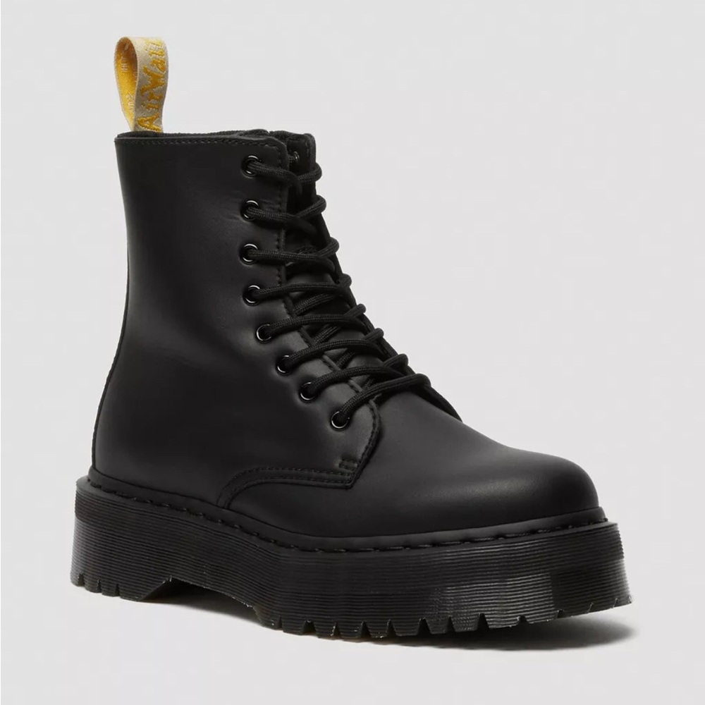 NWT Dr. Martens Jadon II Mono / Black Lace-up platform boot / Vegan M7 / W8